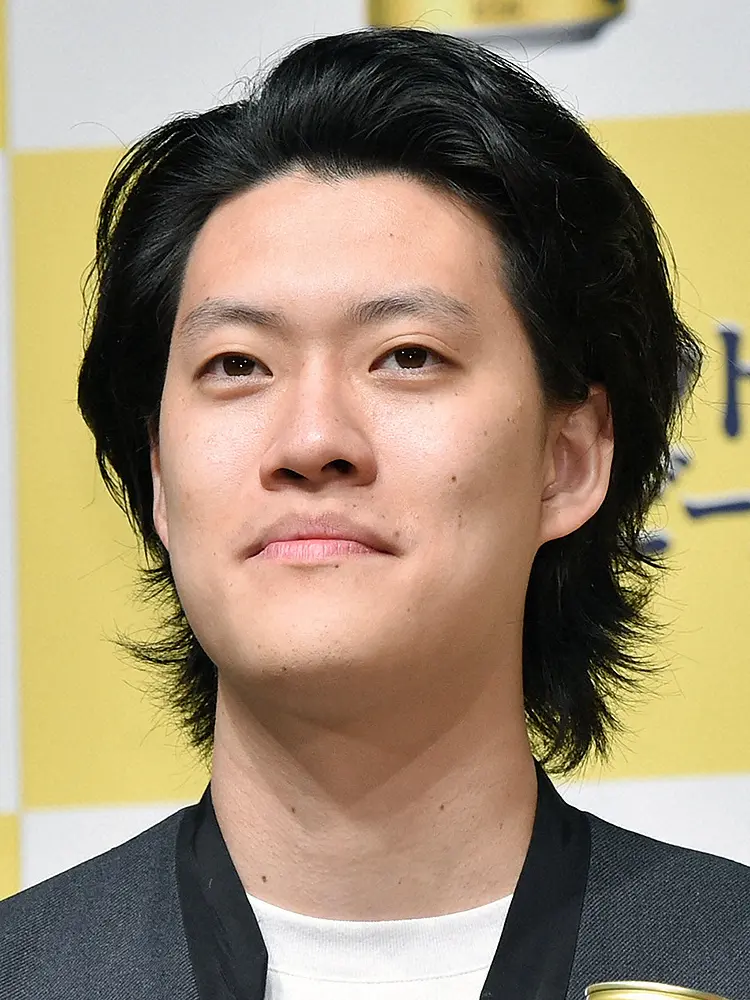 【画像・写真】粗品　「結婚して半年経った」ほっこり親子3ショットで報告に「幸せそうです」「素敵です」の声