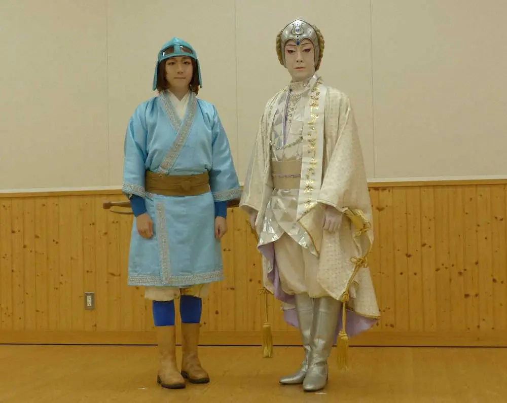 「七月大歌舞伎」で第3部「風の谷のナウシカ　上の巻―白き魔女の戦記―」に出演する中村米吉（左）と尾上菊之助