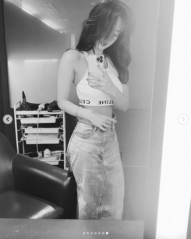 【画像・写真】谷まりあ　“美クビレ”ショット公開に「ナイスバディ～」「スタイル引き立つ服」