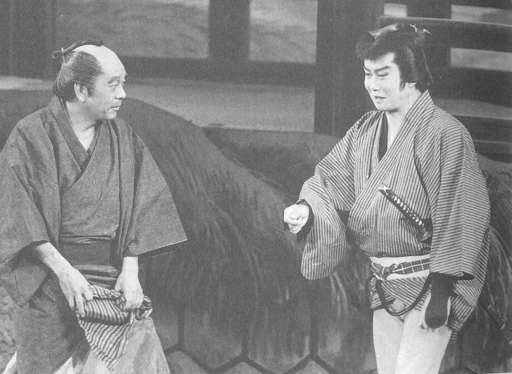 佐野浅夫さん（左）と明治座の舞台「花の渡り鳥」で共演する里見浩太朗