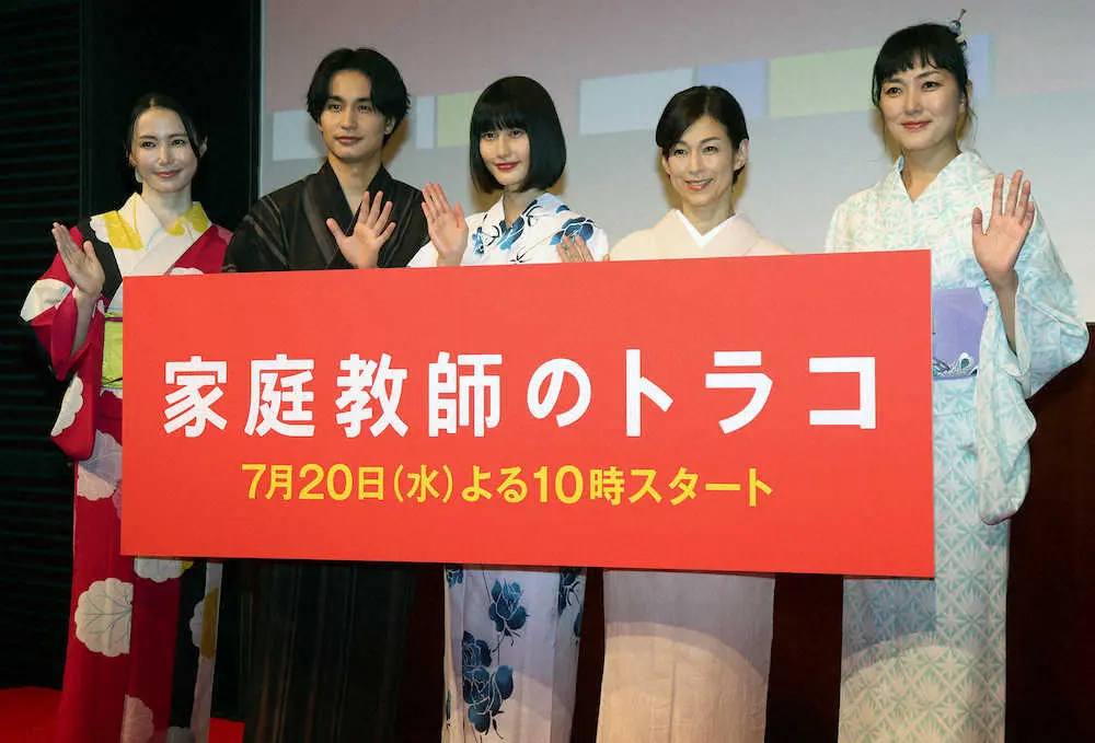 橋本愛 主演ドラマ試写会 壁からのぞくようなシーンに 若干ミタさんが入っているのかな スポニチ Sponichi Annex 芸能