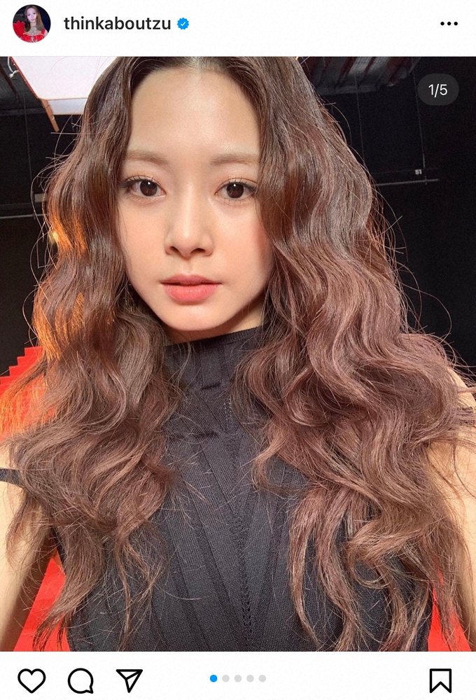 Twice ツウィ 珍しいソバージュ風ヘアスタイル公開 めちゃくちゃ似合う やばい と絶賛の声 スポニチ Sponichi Annex 芸能