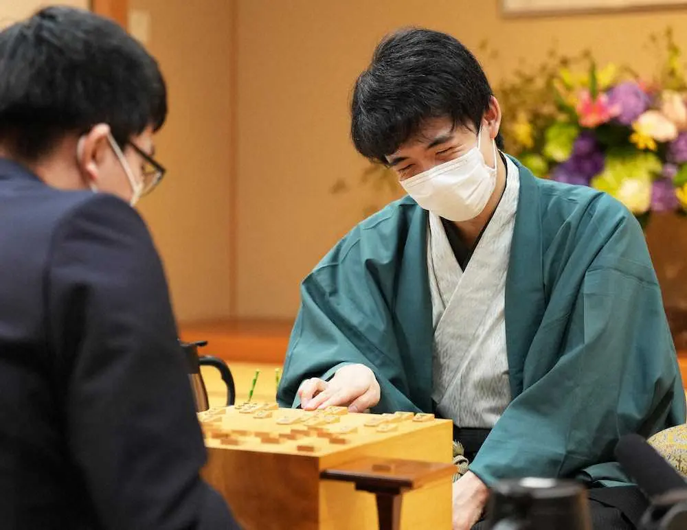 【画像・写真】藤井聡太棋聖が3連覇　10代最後の公式戦で永瀬王座下す「かなり厳しいシリーズだった」