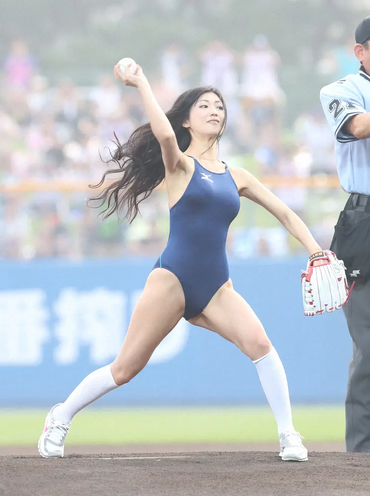 【画像・写真】壇蜜　衝撃的な姿での始球式は「すんげー騒ぎに」「だめ？ちゃんと着てるよ」　依頼あれば次回登板も…