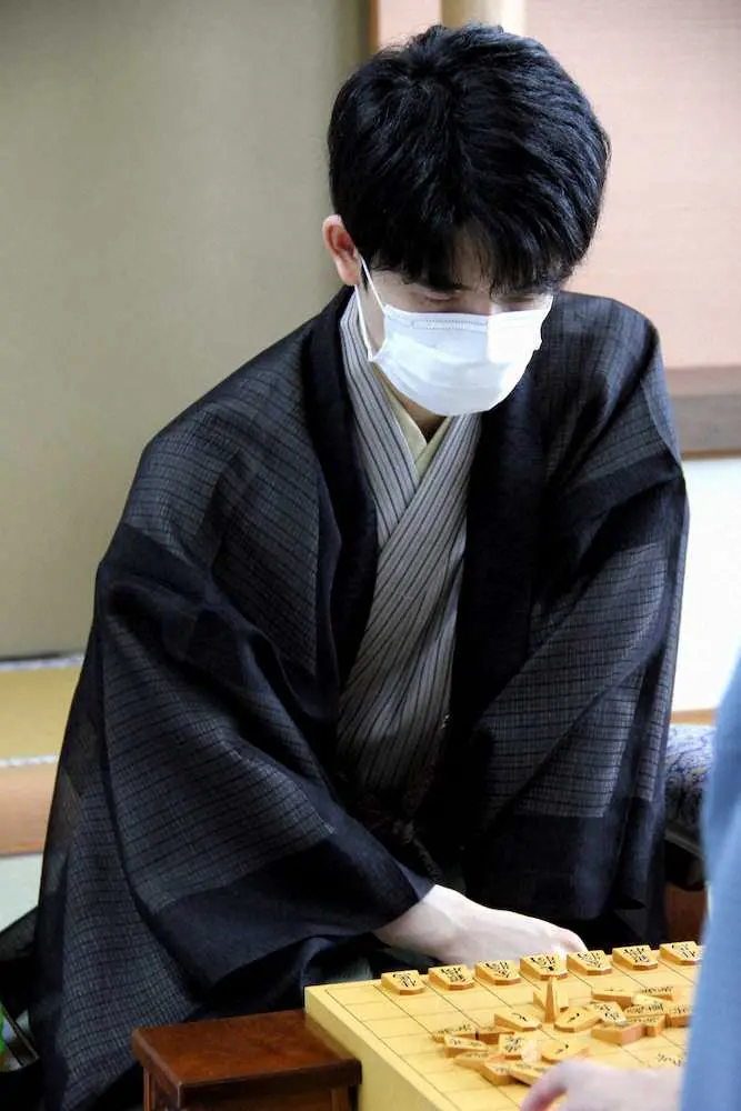 【画像・写真】藤井王位　「中2日、中2日」の第3局開始　戦型は3局連続角換わり　19日に20歳になっての初対局