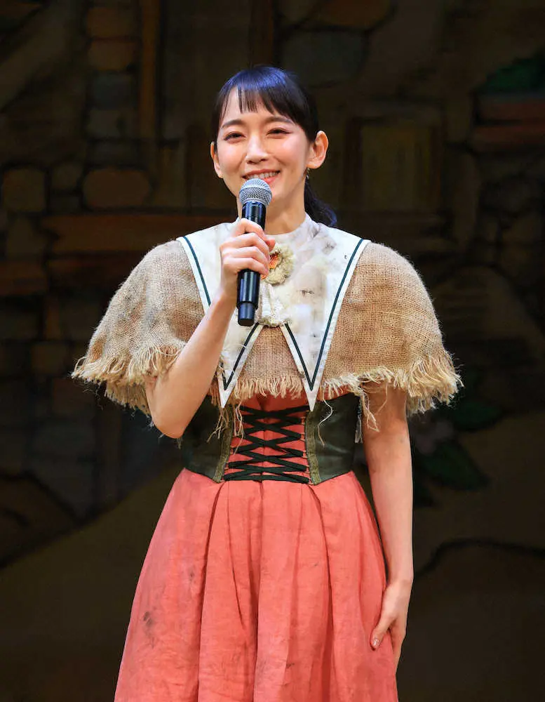 吉岡里帆 初主演舞台が開幕 手応え十分 こんな幸せな座長はいない スポニチ Sponichi Annex 芸能