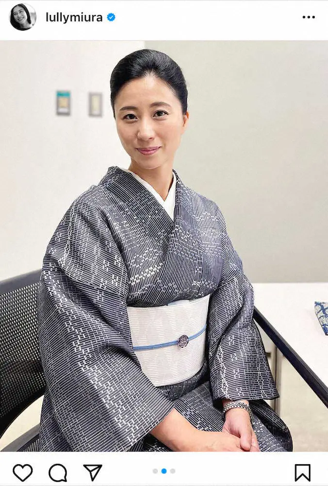 【画像・写真】これぞ本当の“見返り美人”　三浦瑠麗氏　あでやか着物で娘と共演に「おかあ様の後ろ姿にソックリ」