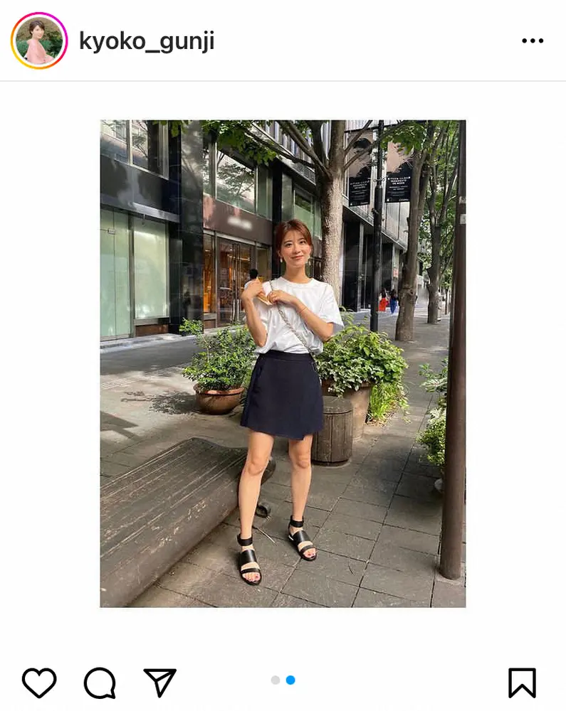 【画像・写真】日テレ郡司恭子アナ　白Tシャツ＆ミニスカの爽やか週末コーデ披露に「脚が美しすぎ」「生足強すぎる」