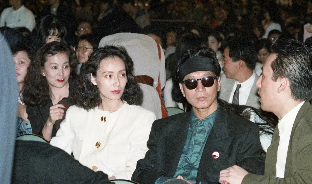 89年、サディスティック・ミカバンドのライブを内田裕也さんと鑑賞する島田陽子さん