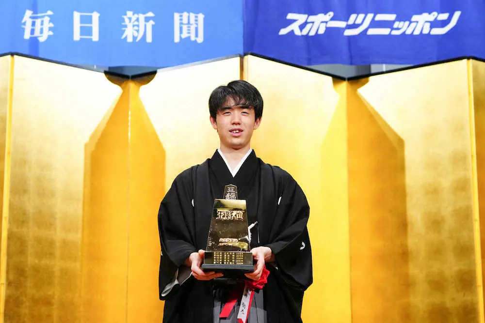 【画像・写真】藤井聡太王将　誕生日に森内九段から贈られた好物が“超高級品”だった！