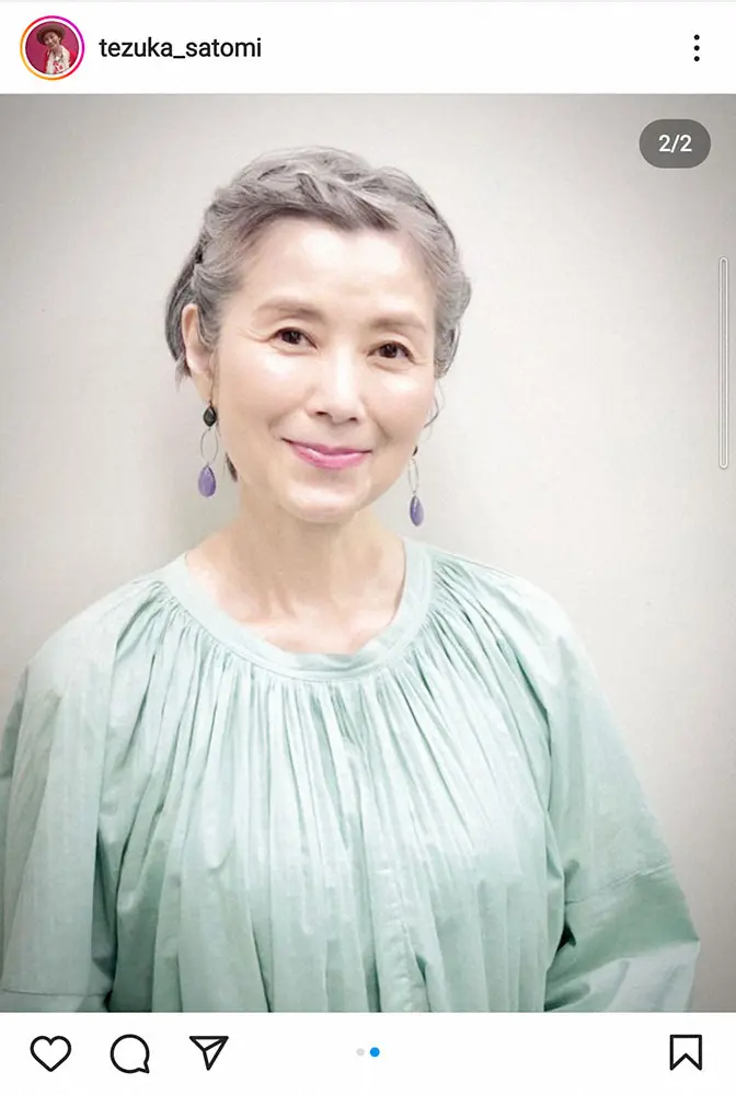 【画像・写真】手塚理美　グレーヘアの前髪編み込み姿披露に「めっちゃ素敵」「お肌つるつる」「編み込み可愛い」の声