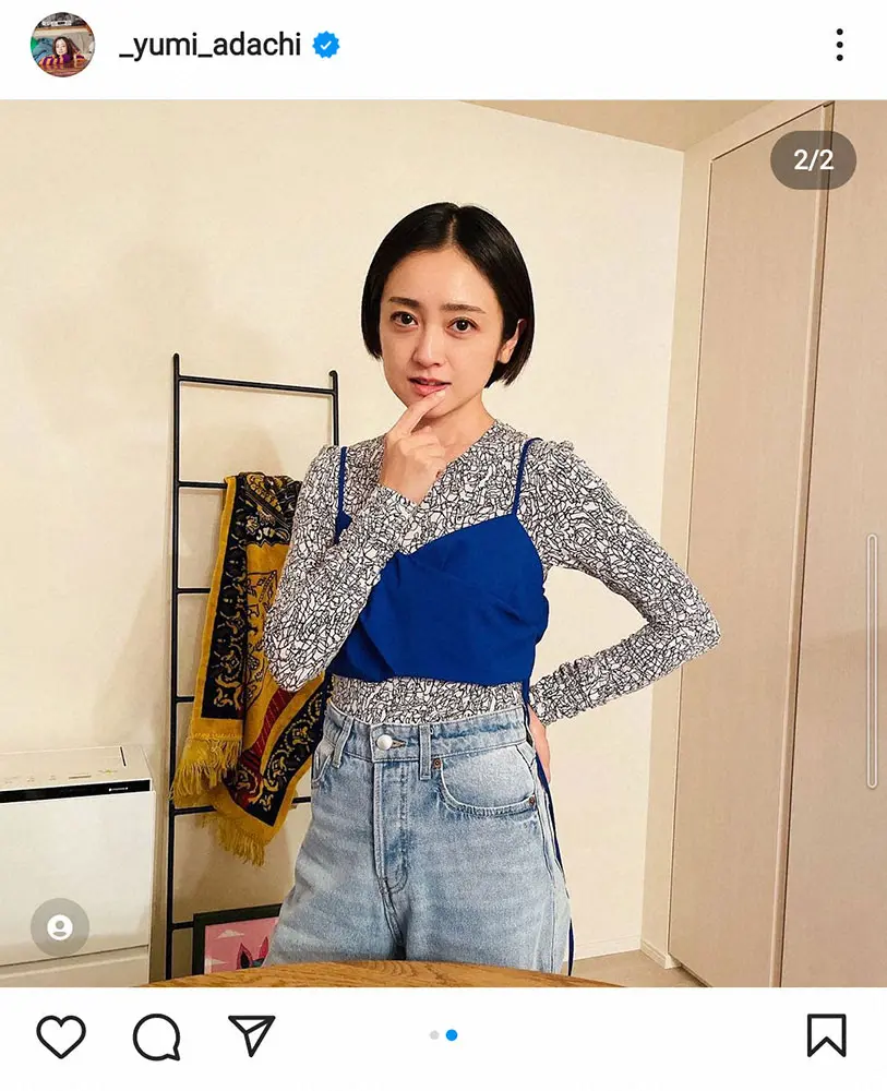 【画像・写真】安達祐実　ブルーのビスチェ姿披露　考え事をする時の「絵に描いたようなポーズ」に「かわいい」の声