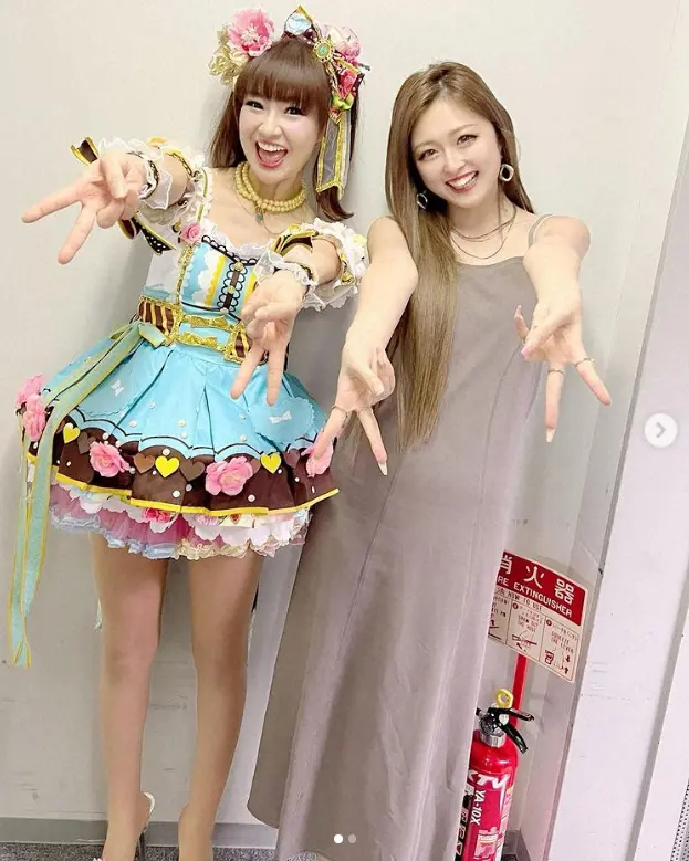 【画像・写真】「かつみ・さゆり」さゆり　20歳ゆうちゃみとギャルピース披露に「姉妹みたい」「歳の差、全然無い」