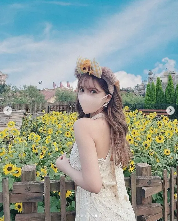 【画像・写真】三上悠亜　ノースリーブワンピで“パクッ”ショット公開に「もぐもぐゆあちゃん」「かわい！天使」