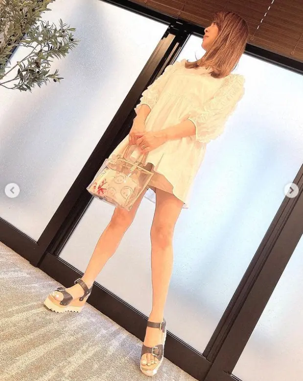 【画像・写真】渡辺美奈代　“生脚”ショーパン姿披露に「ミニが眩しい」「めちゃくちゃ…美脚」「スタイル抜群です」