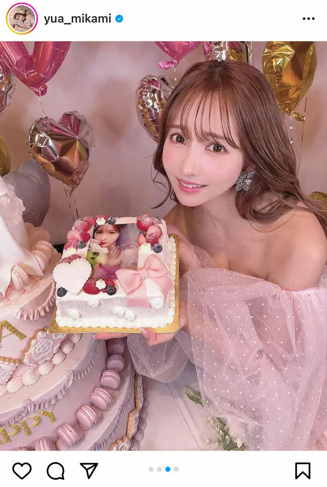 【画像・写真】三上悠亜　ピンクドレスと巨大ケーキで誕生日を報告「20代ラスト！！全力で楽しみます」