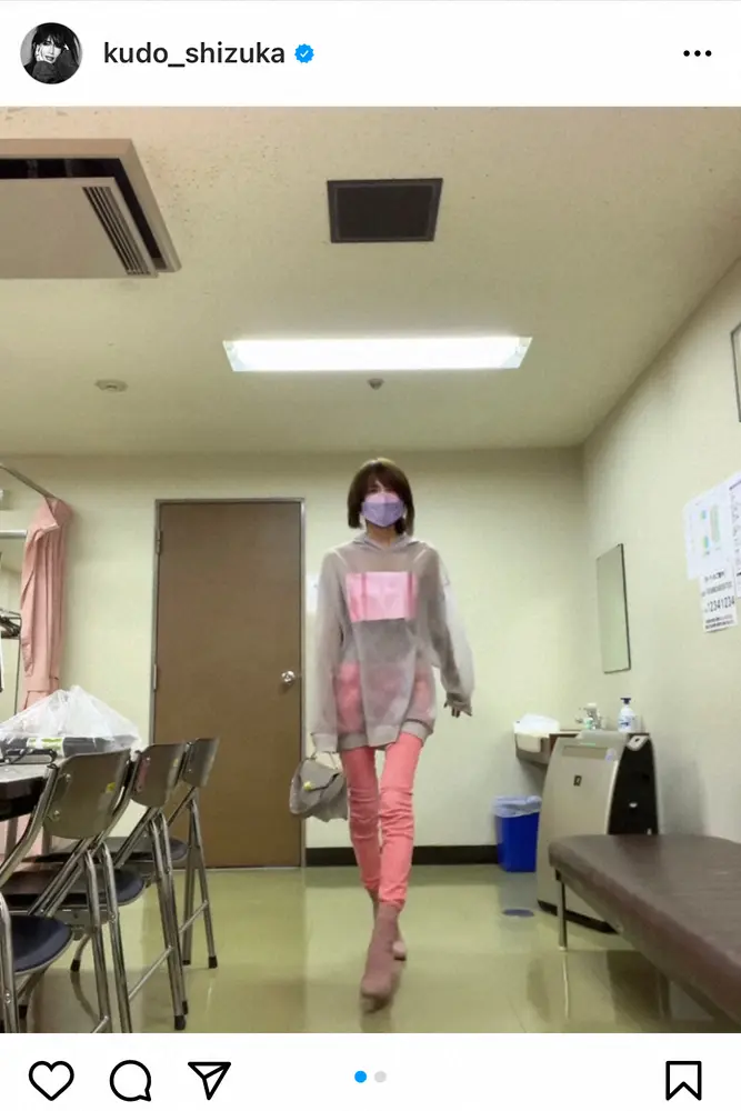 工藤静香 シースルートップスのピンクコーデ披露に スタイルの良さにほれぼれ セクシー の声 スポニチ Sponichi Annex 芸能