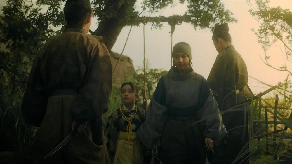 【画像・写真】「鎌倉殿の13人」あの善児が涙＆拒否！ネットまさかのもらい泣き　トウが一幡と水遊び、ブランコの縄は…