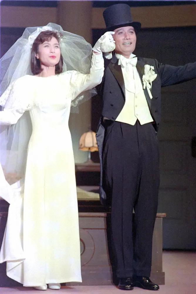 1991年7月、ミュージカル「I do! I do!」の公開舞台稽古を行った細川俊之さんと久野綾希子さん