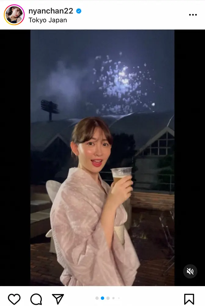 【画像・写真】小嶋陽菜　ビール片手に花火満喫　艶やかな浴衣姿に「美人すぎる」「大人の色気いっぱい」の声