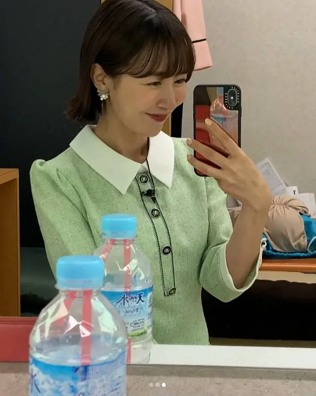 【画像・写真】山川恵里佳　ミントグリーンのひざ丈ワンピ姿披露に「スタイルいい」「エレガントで、とっても綺麗」