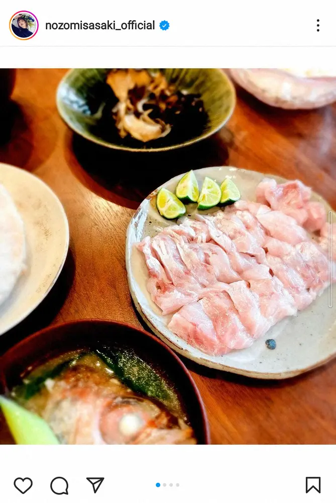 【画像・写真】佐々木希　刺身とあら汁の夕食披露　自らノドグロさばく姿に「スゲー」「お料理上手」「器用やな～」の声