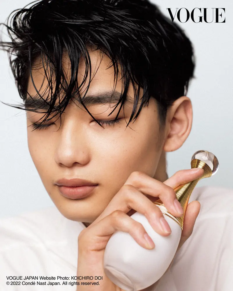 【画像・写真】冨永愛の17歳長男・章胤がデビュー　188cm！親子共演に「母はやっぱりかっこいい…改めて尊敬」