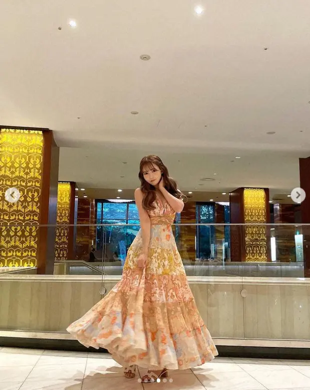 【画像・写真】三上悠亜　オキニのワンピ姿披露に「お姫様みたい！」「TWICEみたい」「凄く上品で似合ってる」