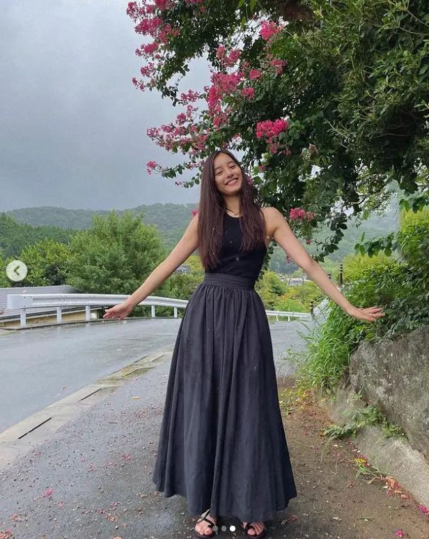 【画像・写真】新木優子　自然の中でノースリーブの私服姿披露に「かわい過ぎる　女神」「宇宙一カワイイ」「色っぽい」