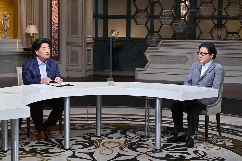【画像・写真】秋元康氏　カンブリア宮殿800回記念放送に登場　村上龍氏＆小池栄子がカリスマの日常を追究