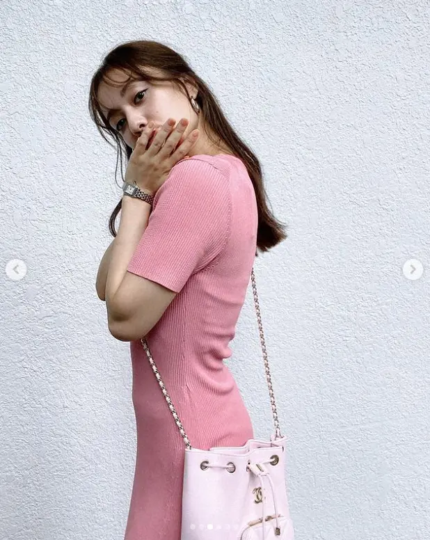 【画像・写真】谷まりあ　ピンクのタイトワンピ姿披露に「超ヤバすぎ」「シルエット可愛い」「スタイルがいい」