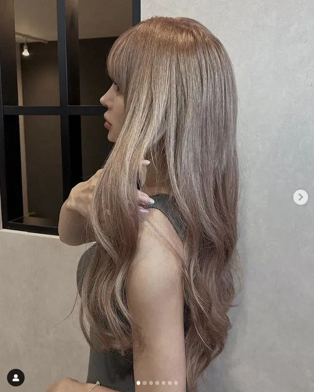 【画像・写真】“腹筋美女”ゆんころ　ロングヘア“大変身”姿公開に「美しい！！」「女神様だ」「ロングも素敵」