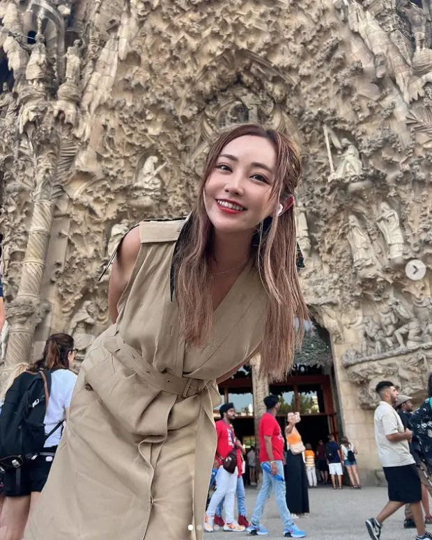 【画像・写真】てんちむ「ウケる」　バルセロナ“デート”ショット公開に「女神」「笑顔最高」「安定のかわいさ」