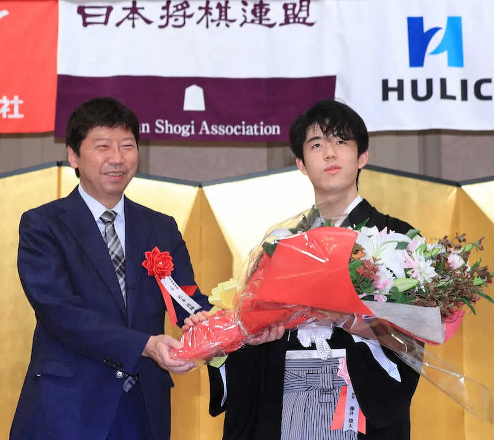 【画像・写真】斎藤の師匠・杉本八段　弟子同士の頂上対決に思いはせ「タイトル戦で対局かなえば」