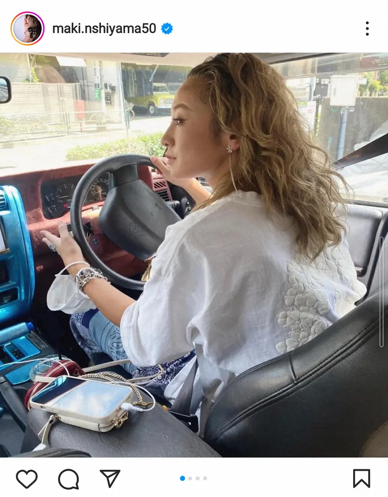 【画像・写真】西山茉希　愛車チェロキーとの2ショット＆運転ショット披露に「カッコ良くて最高」「イカすね！」の声