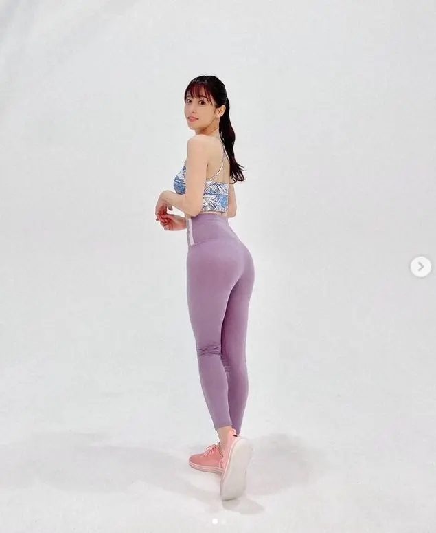 【画像・写真】鷲見玲奈　“尻トレ”ブラトップ＆トレパン姿公開に「素晴らしい美尻」「桃尻すみちゃん最高」