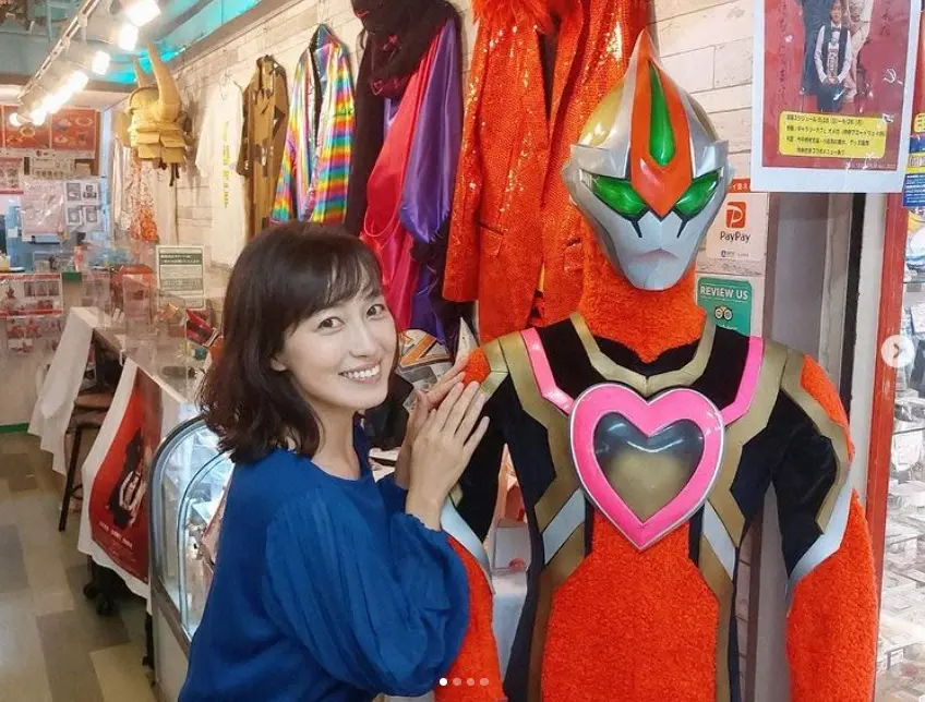 【画像・写真】及川奈央　中野ブロードウェイでの笑顔ショットに「40歳超えても可愛い」「お綺麗」「笑顔が素敵」