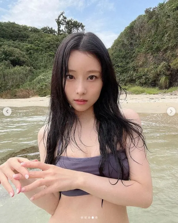 【画像・写真】重盛さと美　海で最高の魅惑ショット披露にフォロワー「人魚姫降臨」「めちゃ天使」