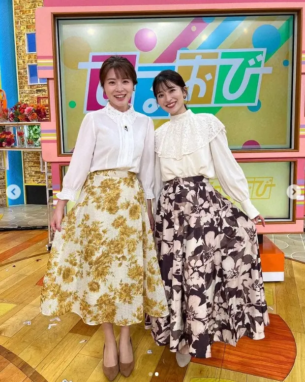 山本里菜アナ 皆川玲奈アナとの 双子コーデ 披露に 美人姉妹ですね 双子みたい 可愛い 2 スポニチ Sponichi Annex 芸能