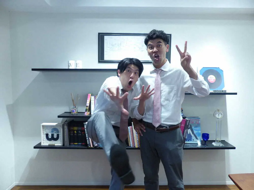 【画像・写真】カメラを向けるとそろって同じ表情を見せた土佐兄弟の兄・卓也（右）と弟・有輝