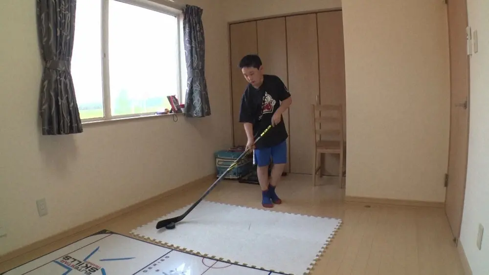 【画像・写真】NHLの名門が注目する10歳の日本人　下部組織が異例のトライアウト招待　高速ハンドリング武器に挑む