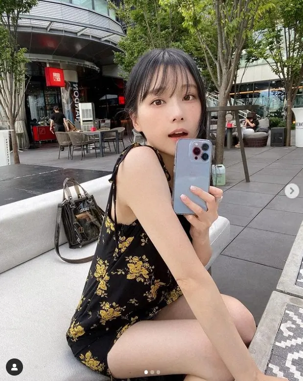 【画像・写真】重盛さと美　超ミニワンピ姿披露に「セクシーすぎる」「失神しちゃいます」