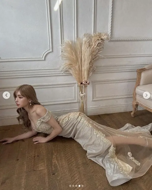 【画像・写真】ゆんころ　ロングドレス姿披露に「まさにシンデレラ」「透明感半端ない美女さん」「お姫さま」