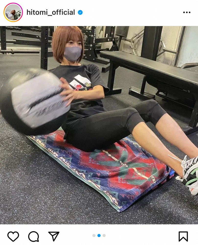 【画像・写真】hitomi「腹筋割りたい」トレーニングショット公開に「まさにスポーツの秋」「カッコイイ」の声