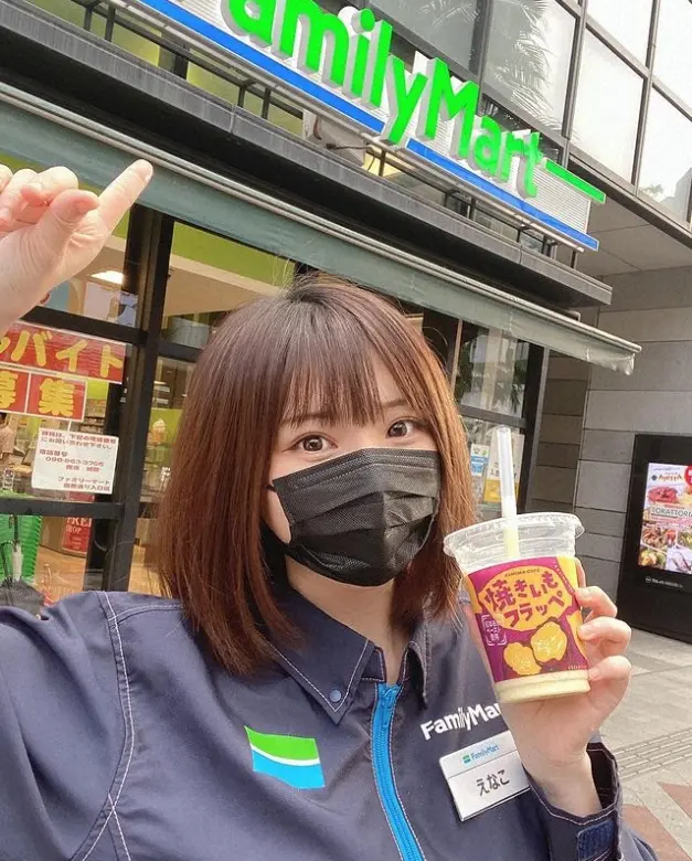 えなこ ファミマ制服姿で沖縄日帰り報告に 可愛いすぎ 世界一かわいいファミマ店員 スポニチ Sponichi Annex 芸能