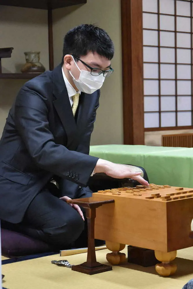 【画像・写真】永瀬王座　王座戦4連覇　史上3人目の名誉王座の資格へ30歳で王手　豊島九段を熱戦の末、退ける