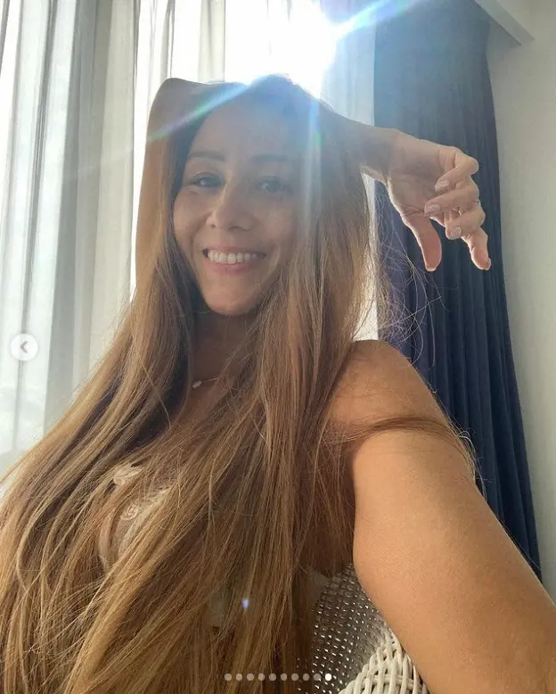 【画像・写真】道端カレン　奄美での開放的ショット公開に「スタイル抜群で美しいです」「ナイスプロポーション」