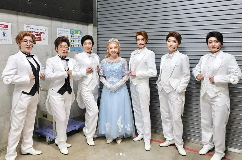 【画像・写真】佐藤栞里　“タカラジェンヌ”萬之助姿披露に「美しすぎて泣いてしまいました」「かっこよすぎ」