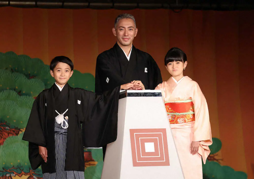 【画像・写真】海老蔵　“市川カラー”スイッチオン　勸玄くん＆ぼたんとスカイツリー点灯式参加