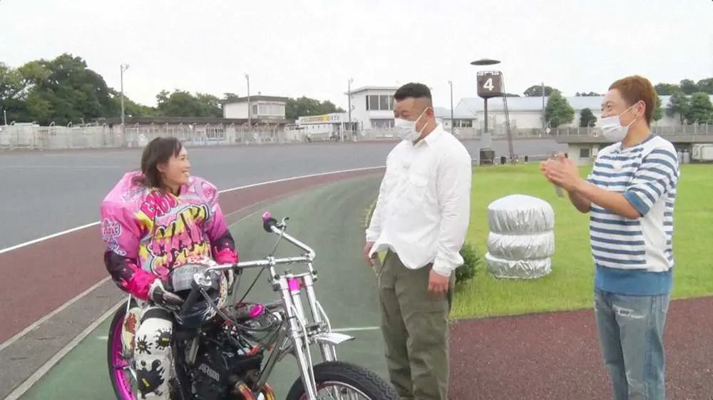 【画像・写真】ケンコバが美女とともに初体験！オートレースウェブ動画で公開